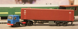 Фото 8. 40-футовый контейнер производства ТТ-Модель на тягаче с полуприцепом (модель автомобиля производства фирмы PSK).